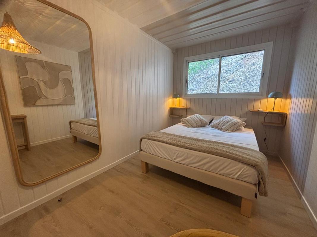 Location-5 suites-diamant-10 personnes-chambre 2 miroir